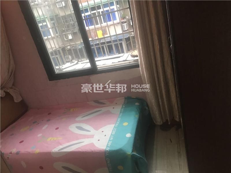 次卧