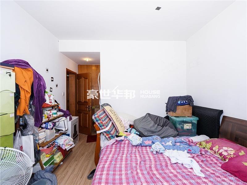 钱江外国语学区 机关干部福利房 精装修的大三房