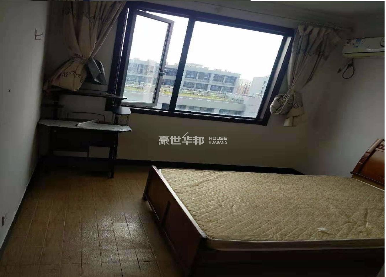 次卧